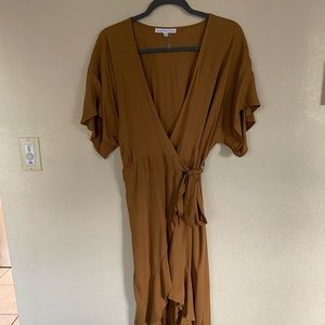 High-low maxi dress with ruffle hem and flowy sleeves